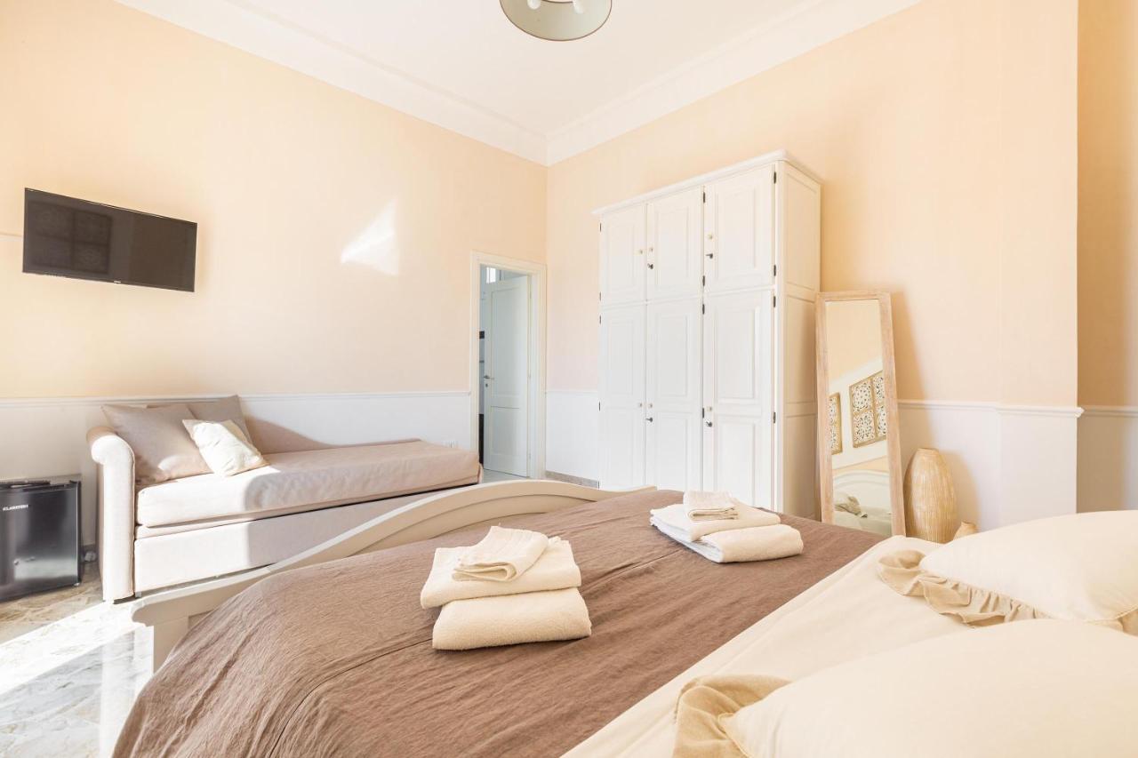 Dimora Le Tre Muse Guesthouse Лече Екстериор снимка