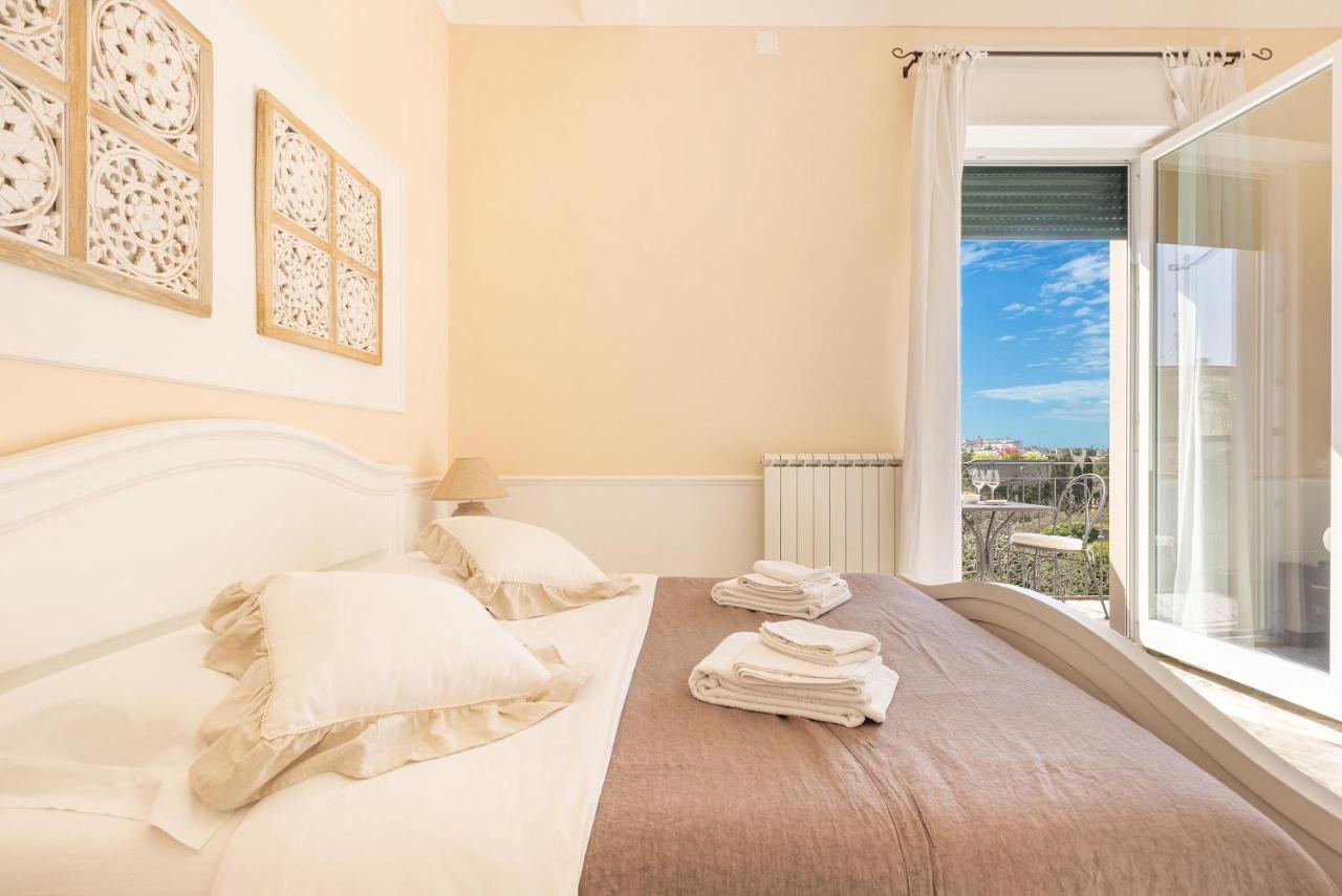Dimora Le Tre Muse Guesthouse Лече Екстериор снимка
