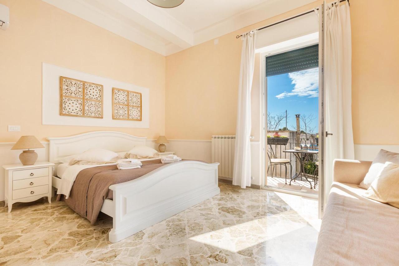 Dimora Le Tre Muse Guesthouse Лече Екстериор снимка