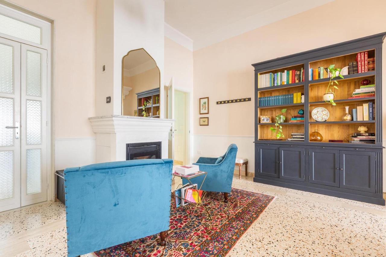 Dimora Le Tre Muse Guesthouse Лече Екстериор снимка