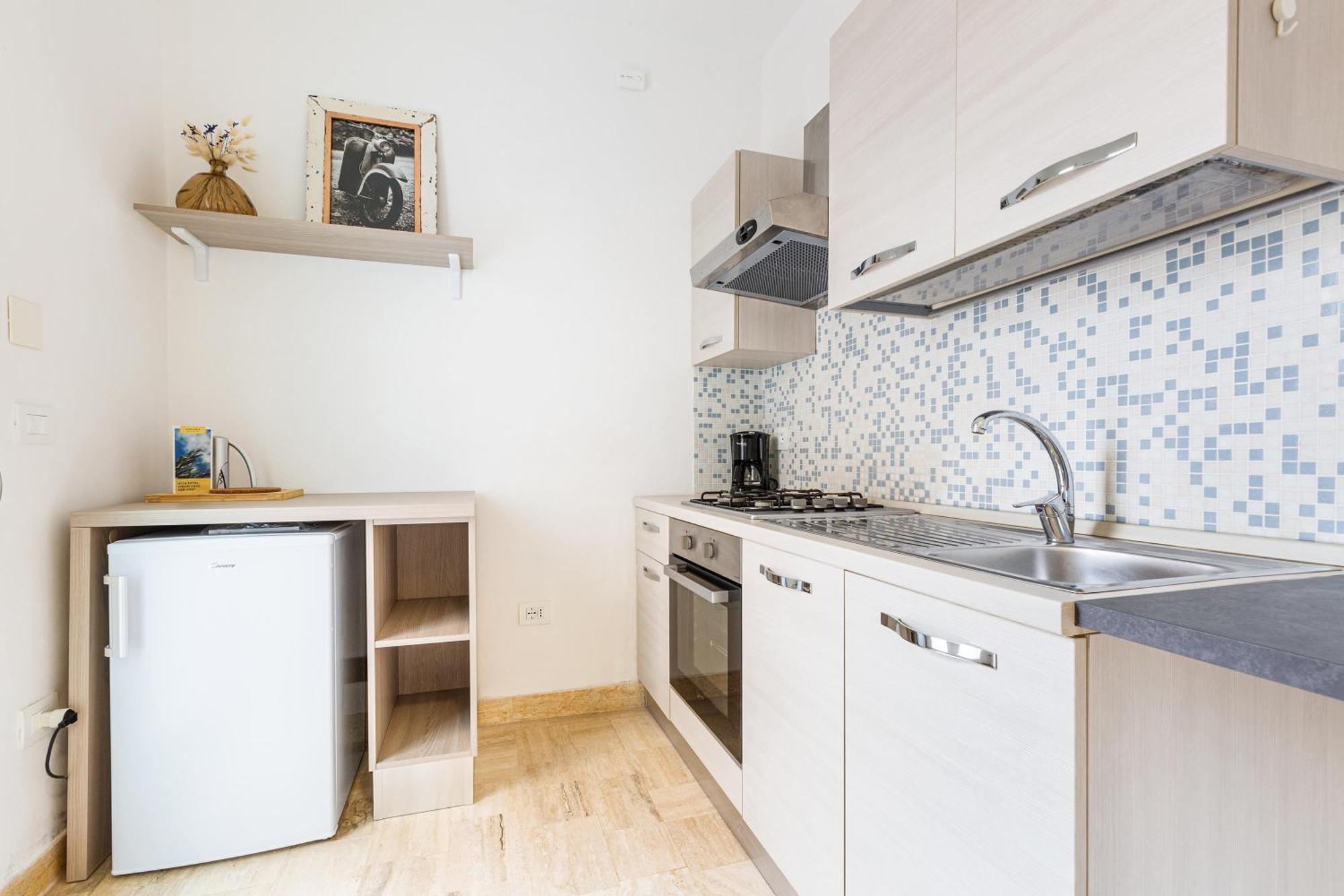 Dimora Le Tre Muse Guesthouse Лече Екстериор снимка