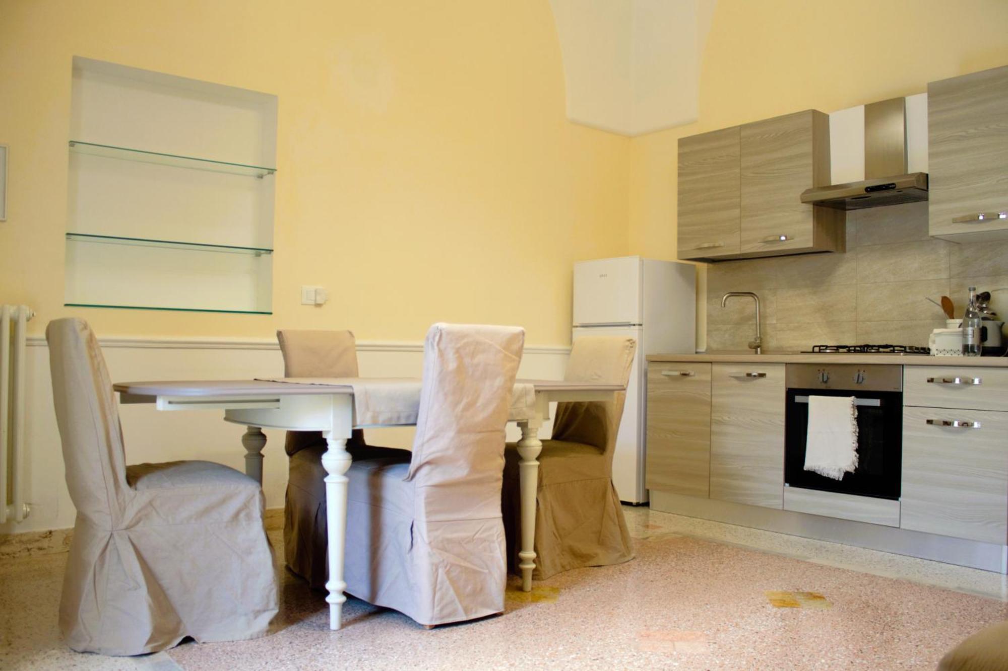 Dimora Le Tre Muse Guesthouse Лече Екстериор снимка