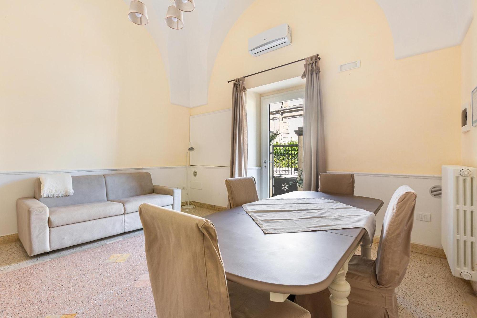 Dimora Le Tre Muse Guesthouse Лече Екстериор снимка