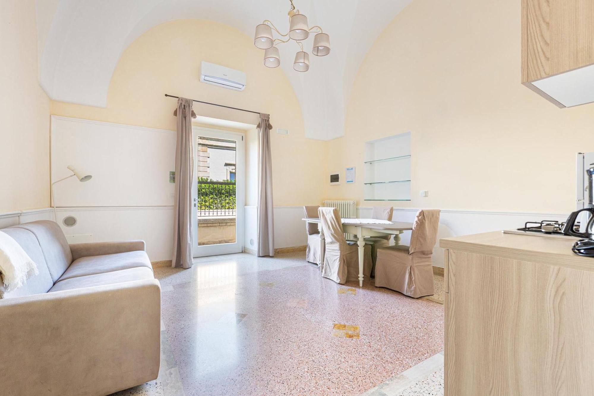 Dimora Le Tre Muse Guesthouse Лече Екстериор снимка